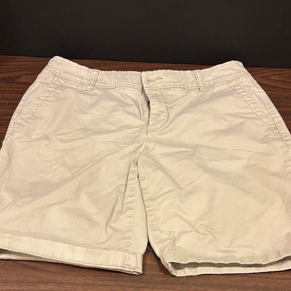 Liz Claiborne Women's Tan Flat Front Shorts